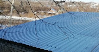 Демонтаж поликарбоната с крыши в Североуральске - услуги по доступной цене от 635 рублей